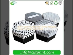 Solución de embalaje cosmético de acabado de la superficie con barniz UV de punto para las necesidades de color personalizado