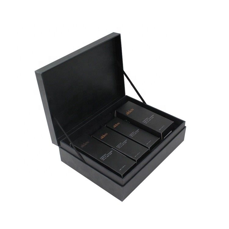 Cajas de regalo cosméticos con tapa magnética negra para conjuntos de productos de cuidado de la piel de lujo Embalaje