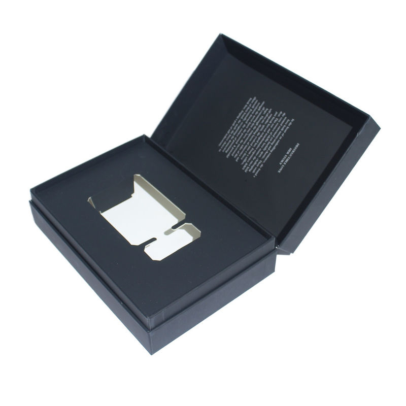 Diseño de embalaje de cajas de perfumes en blanco y negro con cierre magnético para pequeñas empresas