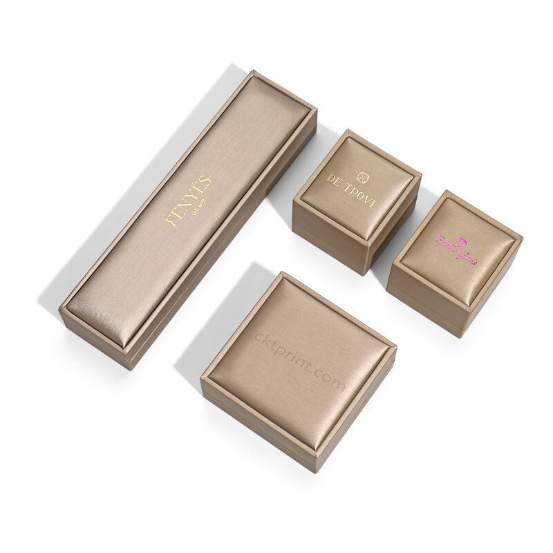 Caja de joyería de lujo de oro con logotipo personalizado y materiales reciclados para un embalaje de regalo elegante