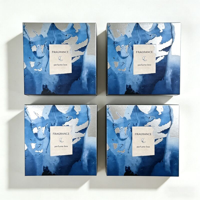 Caja de regalo de perfume con logotipo personalizado y estampado de lámina plateada en cartón certificado FSC de 350 g/m² para embalaje de fragancias de lujo