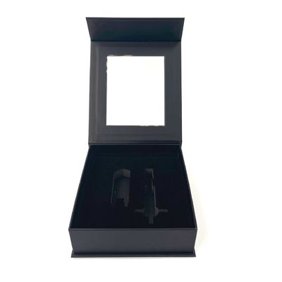 Caja de regalo magnética sólida negra de encargo que empaqueta con el parte movible claro de la espuma de la ventana