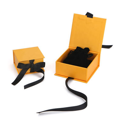 Cinta de satén amarilla simple del negro de la caja de regalo para el envío del pendiente de Jewerly