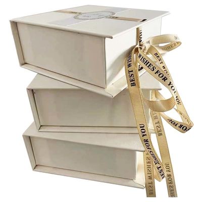 Caja de empaquetado magnética negra blanca con la cinta atada